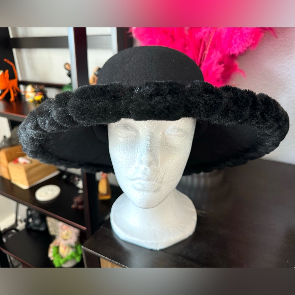 Something Special Black Wool Hat with Faux Fur Trim - Picture 4 of 9